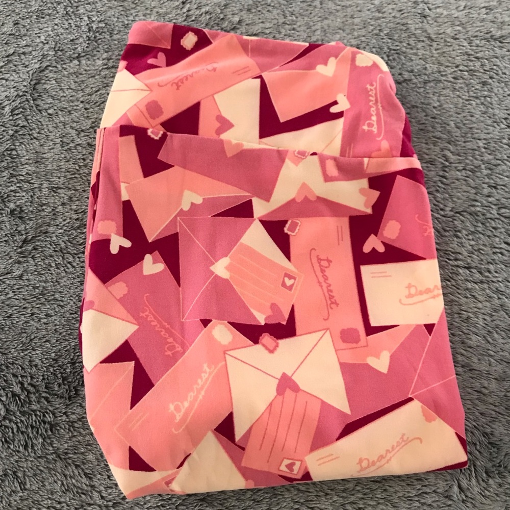 LulaRoe Valentine Leggings
